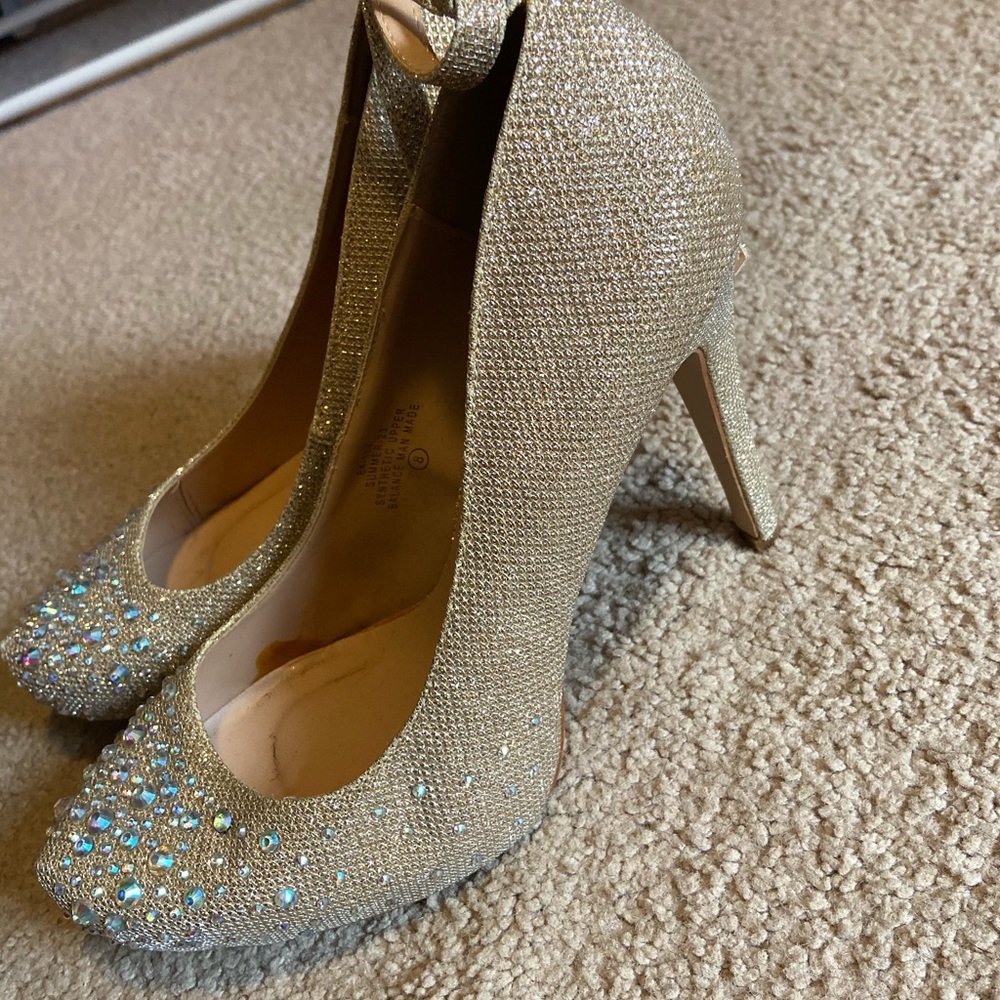 Heels - Picture 2 of 6